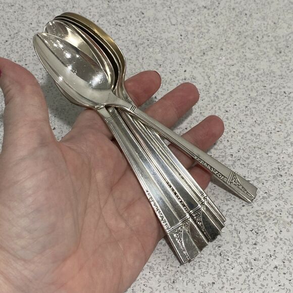 Vintage Oneida Silverplated Teaspoons Caprice Pattern Circa 1937 set of 6 spoons - Picture 6 of 6